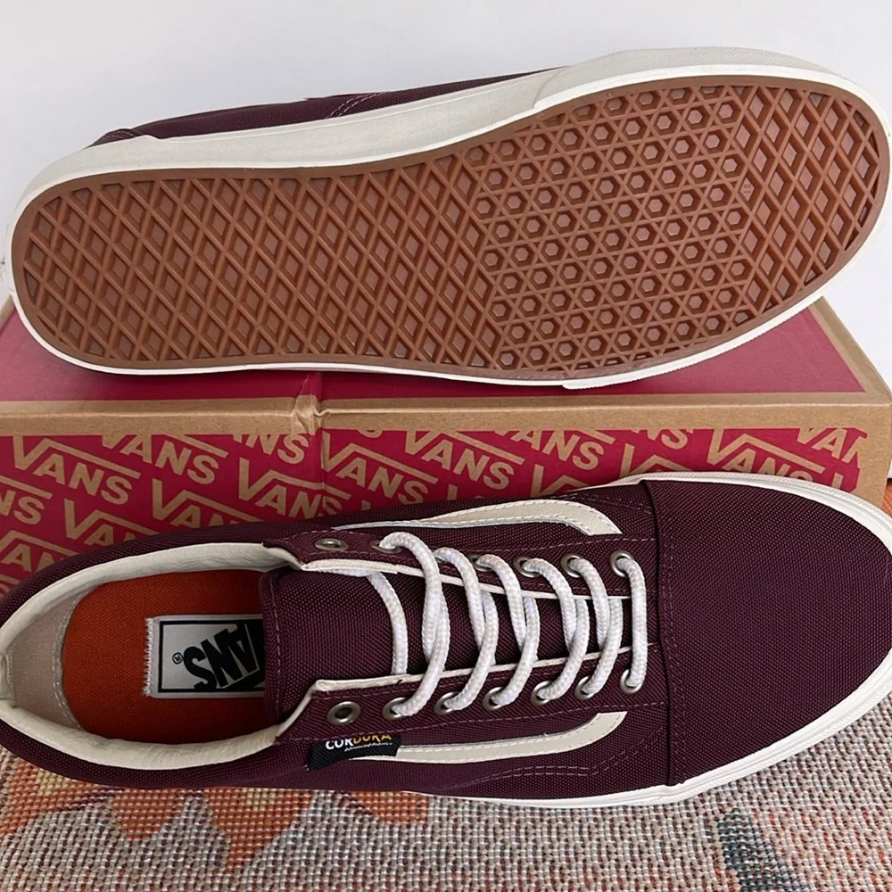 Vans Men’s Old Skool
Cordura Port Royale/Marsh
VN0A4BW2DOQ
Sneakers - Picture 3 of 16